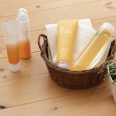 ホワイトニングヴェールプライマー || アジュバン 化粧品 || シュール